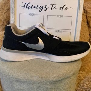 Nike black and silver size 7